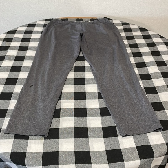 Lululemon On The Fly Pull-On Pant 28" Joggers Heathered Grey Black Sz 10 Stretch - Picture 9 of 16